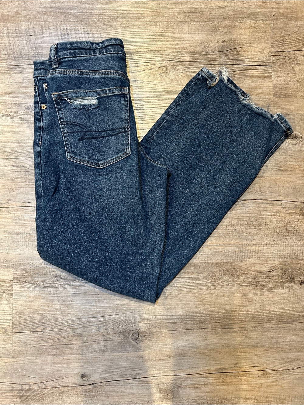 Women’s 6 long American Eagle Strigid Curvy Straight Jean